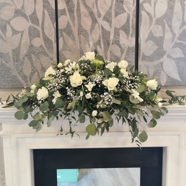 White top table flower arrangement with white and ivory seasonal flowers