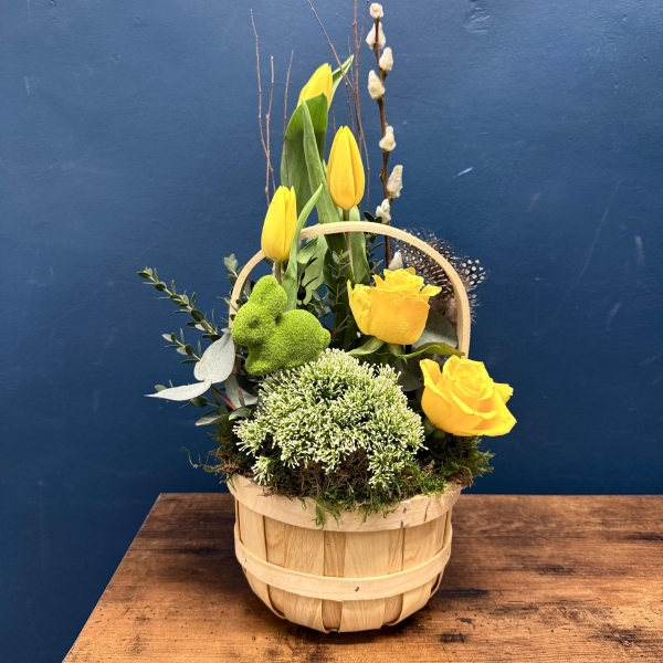 Spring flower basket with yellow and white seasonal flowers