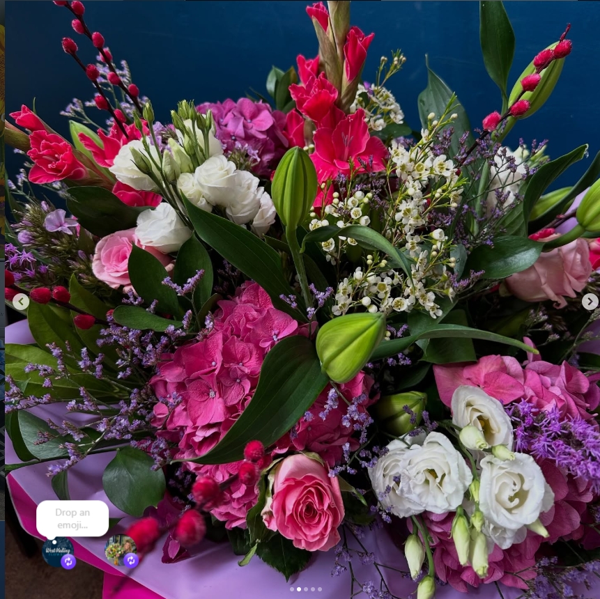 Palua’s luxury florist bouquet with seasonal flowers arranged by a florist