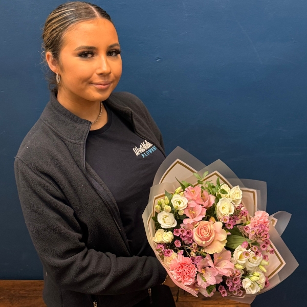 Lacie’s modern florist choice bouquet with seasonal flowers