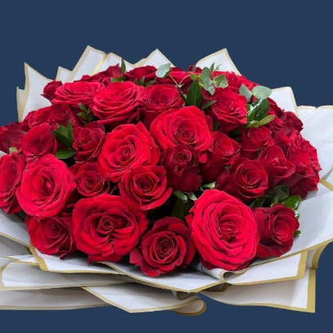 Luxury rose bouquet with 30 or 50 roses arranged as a large hand tied bouquet