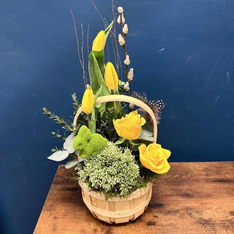 Spring flower basket with yellow and white seasonal flowers